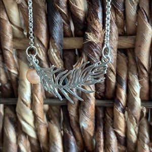 Silver leaf necklace with pink pearl